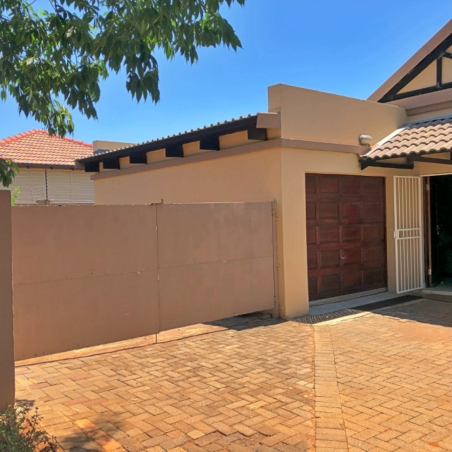 2 Bedroom Property for Sale in Waterval East North West